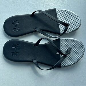 New under armour  Woman’s flip flops